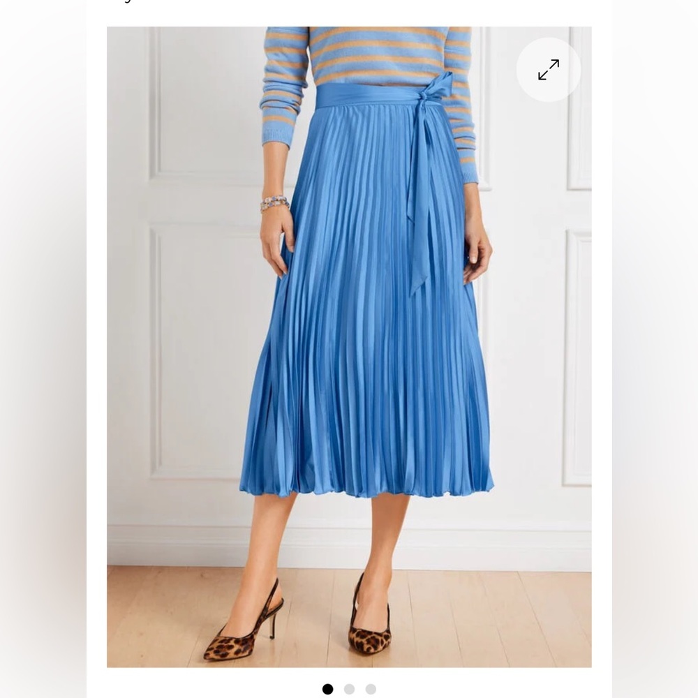 Talbots Blue Pleated Midi Skirt. Size 4P beautiful COLOR: BLUE WAVE